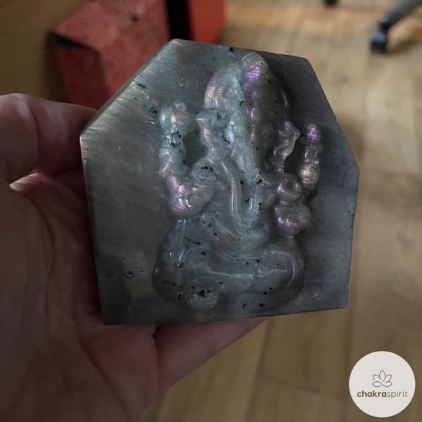 Labradoriet Ganesh-kristal met super mooie flash N 06