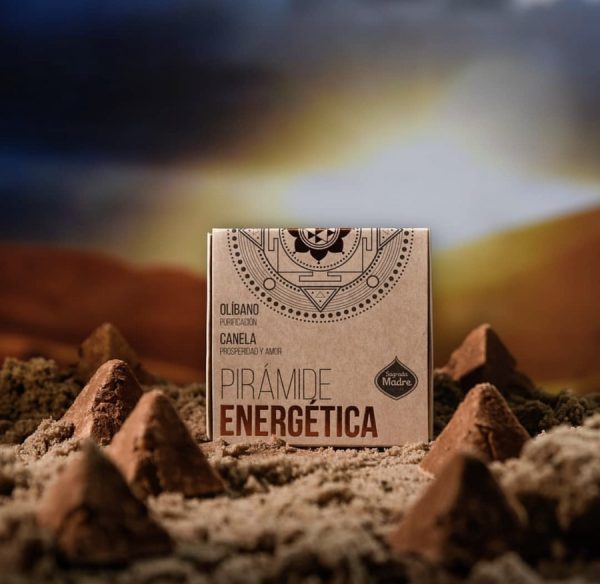 Energiepiramide met Olibanum en Kaneel - Sagrada Madre