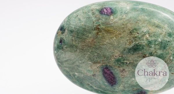 Robijn in Fuchsiet handsteen - India - 186gr