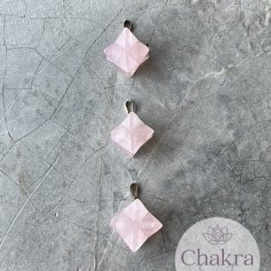 Rozenkwarts merkaba hanger