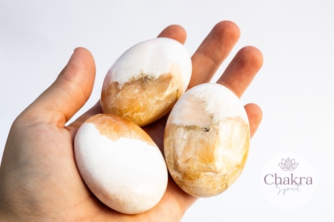 Scoleciet met Stilbiet handsteen - India 1 Scoleciet met Stilbiet handsteen - India