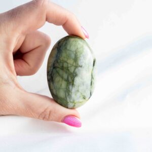 Rutiel Serpentijn handsteen - Pakistan - 92gr