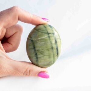 Rutiel Serpentijn handsteen - Pakistan - 122gr