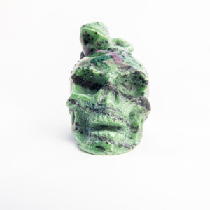 Robijn in Zoïsiet schedel met kikker - 374gr