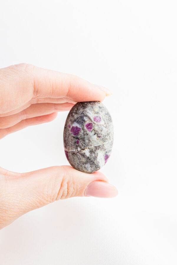 Robijn in Albiet handsteen - India - 30gr