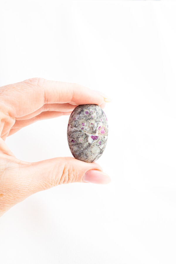 Robijn in Albiet handsteen - India - 30gr