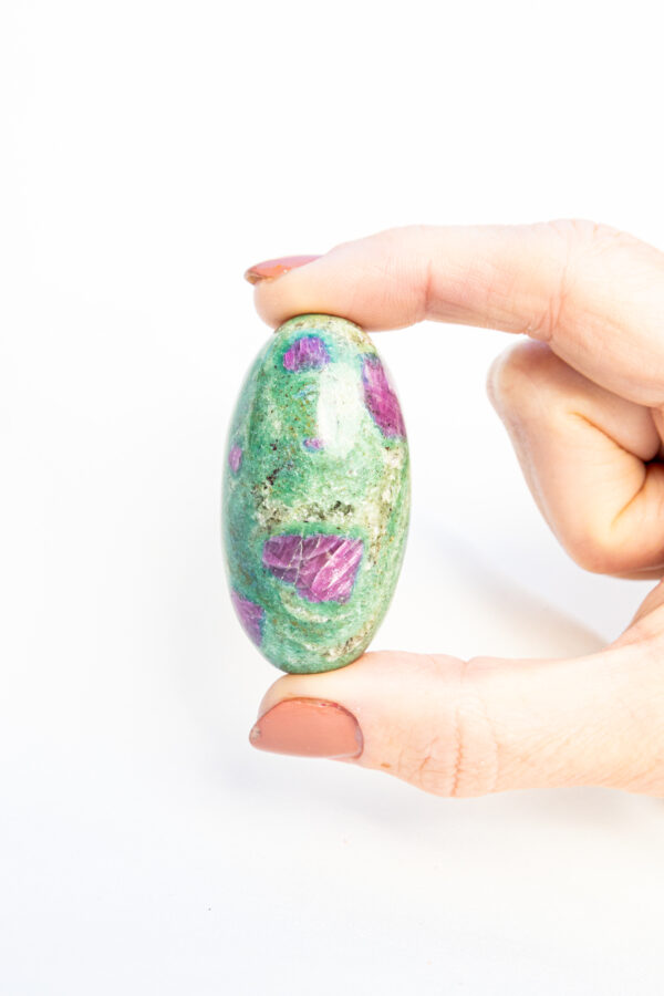 Robijn in Fuchsiet Shiva Lingam - India - 76gr